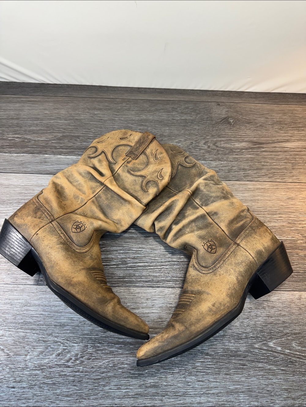 Ariat Tan Distressed Western Ankle Boots woman’s SZ 7.5 (h229)